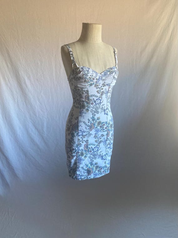 Vintage Guess Floral Fitted Bodice Lace Back Bustier Sun Dress Bodycon Side Zip Wiggle Mini Dress Guess Jeans - Etsy Israel Vintage Guess Floral Fitted Bodice Lace Back Bustier Sun Dress Bodycon Side Zip Wiggle Mini Dress Guess Jeans - Etsy Israel