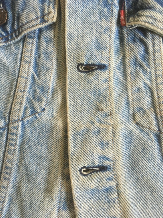 vintage 80s levis cut off jean jacket trucker ves… - image 8
