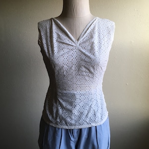 vintage 50s handmade white eyelet side zip fitted sleeveless blouse