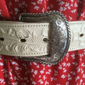vintage 80s textan white leather embossed oak leaf and acorn belt made in usa silver color etched buckle country western ranch 26 27 28 29