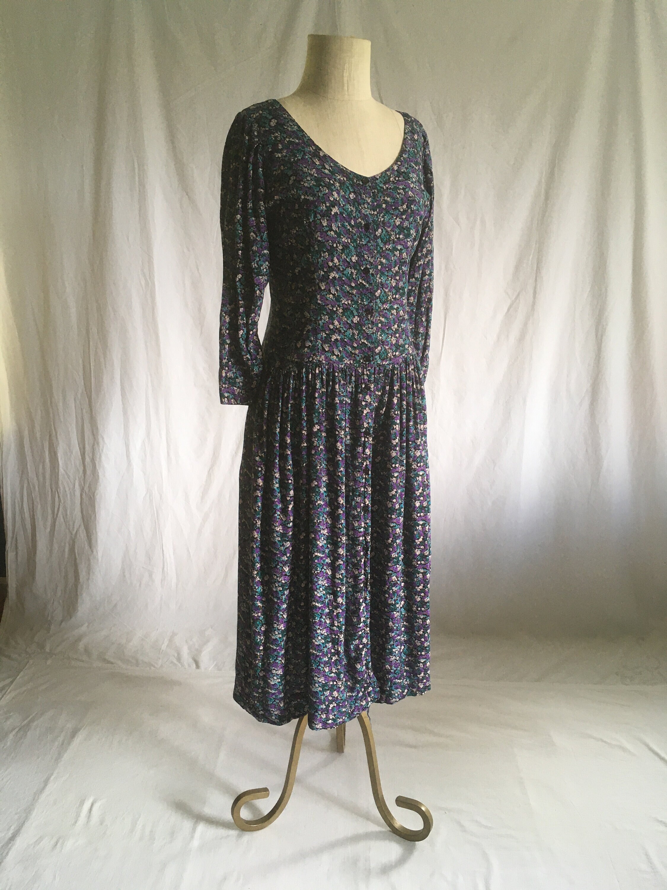 Vintage 90s Komil Honolulu Hawaii Purple Blue Floral Button