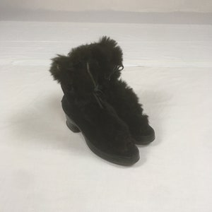 vintage 40s womens high heel galoshes lace up carriage boots black velvet fur trimmed size 5 1/2 1940s foot wear rain snow