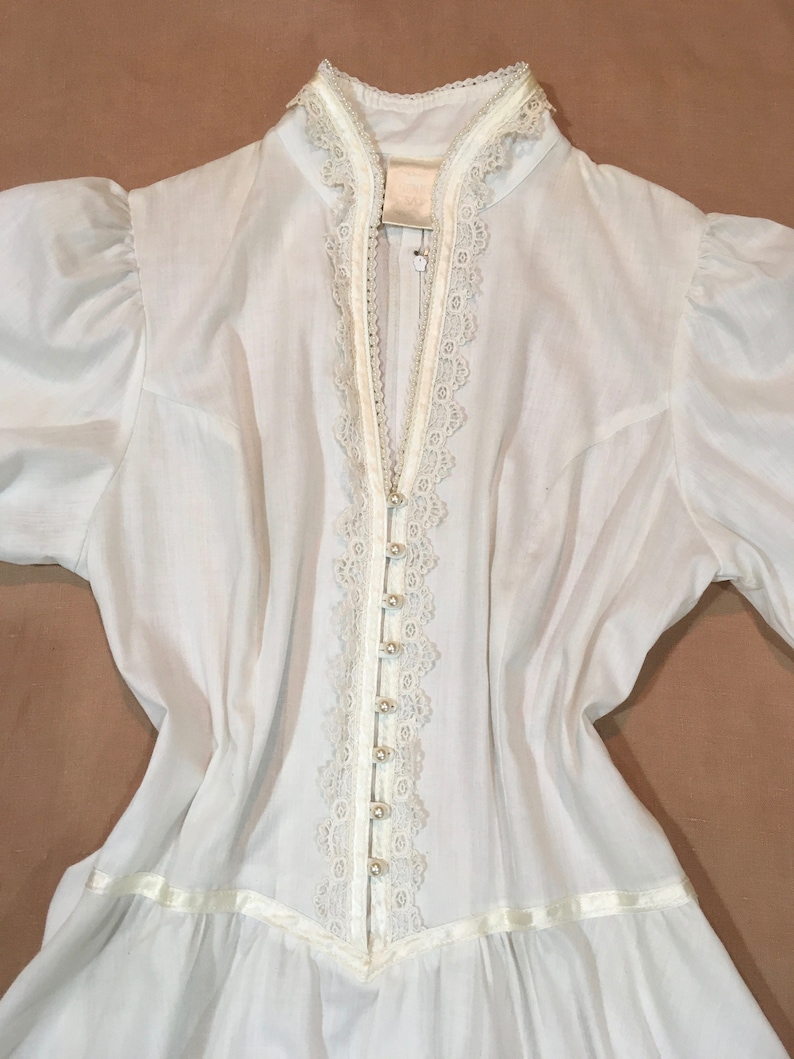 vintage 70s gunne sax high neck deep v zip back tie back white prairie dress
