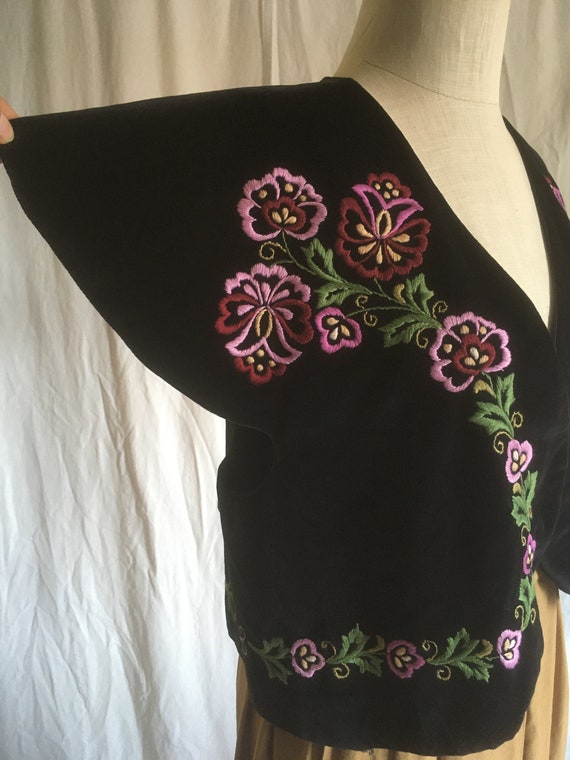 vintage hungarian black velvet embroidered folk v… - image 3