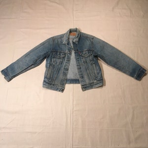 vintage levis made in usa blue jean denim trucker jacket aged patina verdi gris buttons