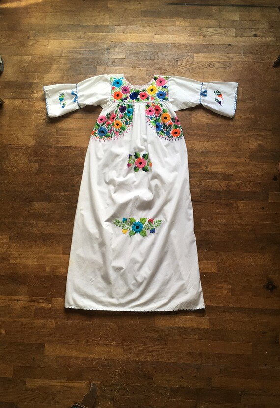 vintage handmade Mexican embroidered floral folk d
