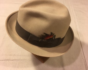 vintage 60s Stetson sovereign fedora light brown felt feathered ribbon tie band hat 7 3/8