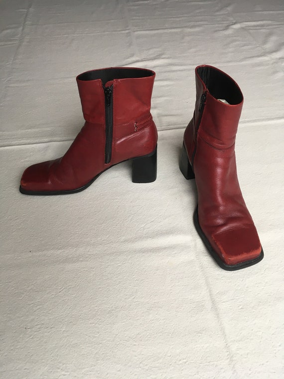 vintage 90s Bakers red leather side zip chunky ank