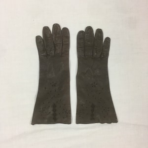 vintage 50er jahre damen handschuhe aus braunem leder mit ausgeschnittenem blumenmuster