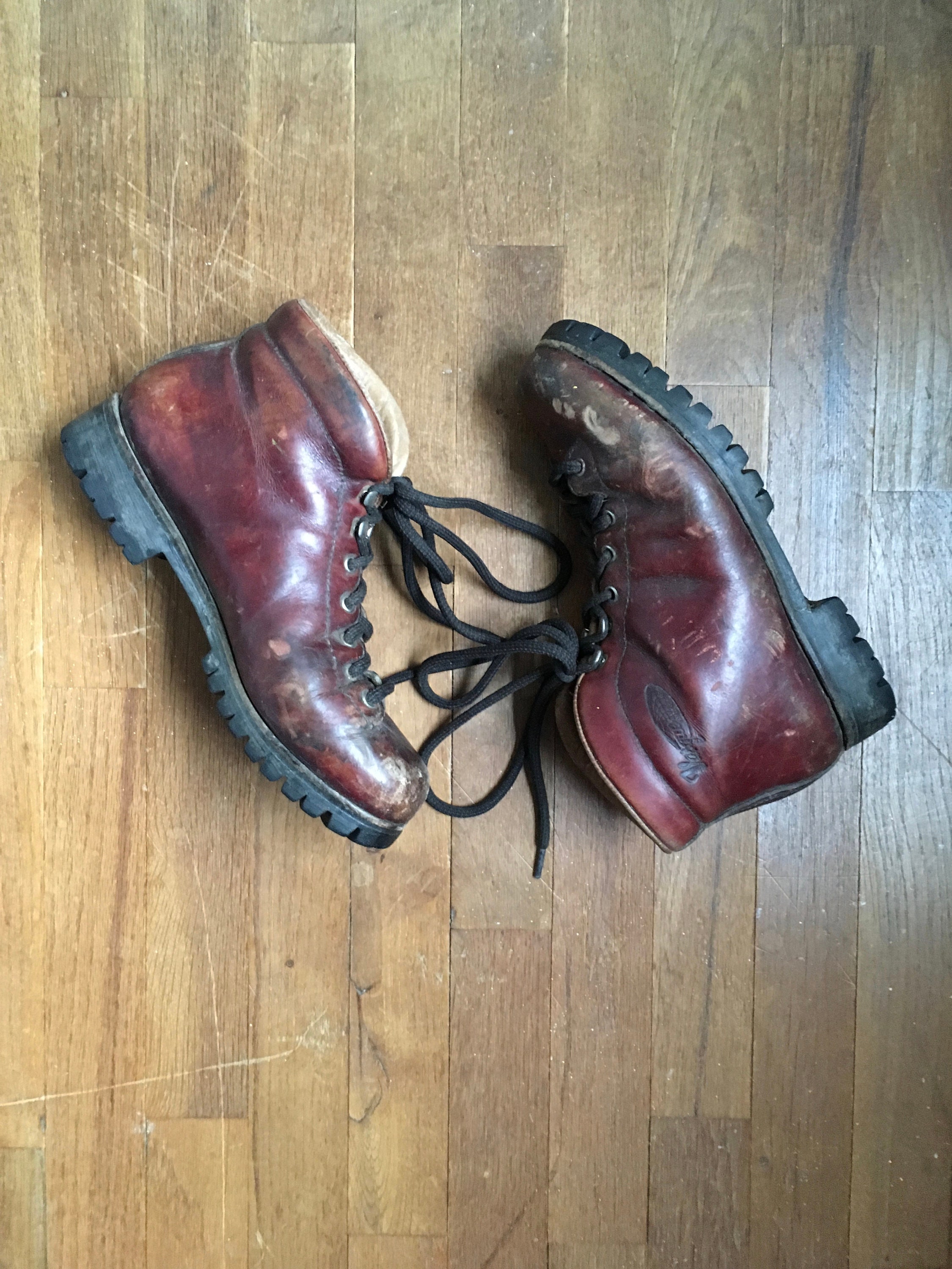 Vintage 70s Vasque Cowhide Leather Italian Hiking Boots Vibrato