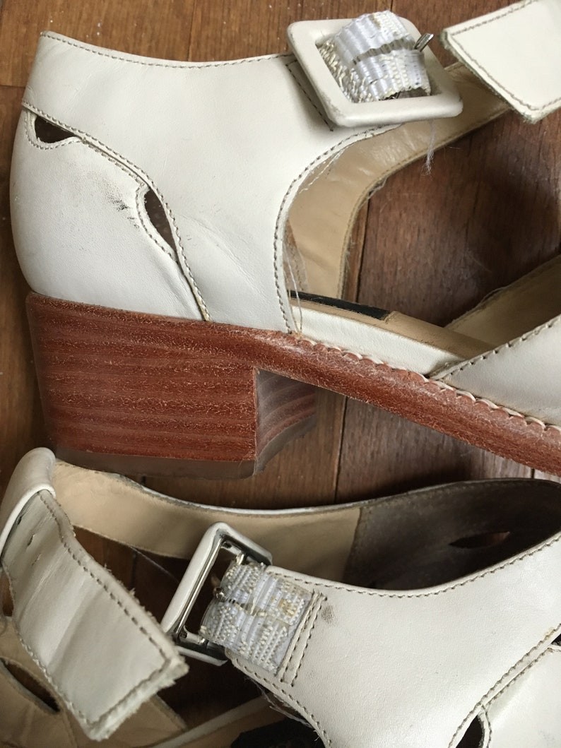 vintage 90s kenneth cole new york 76789 white sand leather cut out t strap side buckle shoes womens size 8 12 M