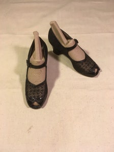 Vintage 1940s Navy T-Strap Shoes with Mesh and Peep Toe, size 6-1