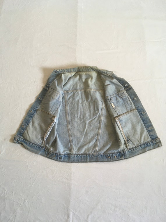 vintage 80s levis cut off jean jacket trucker ves… - image 6