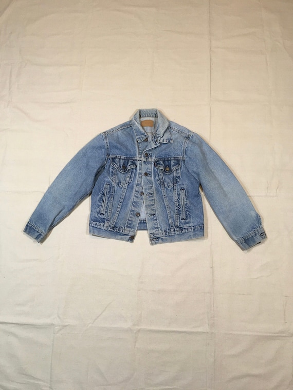 vintage 80s levis worn in blue jean trucker jacke… - image 1