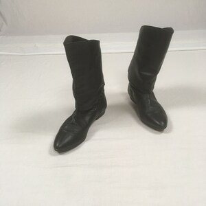 Vintage 80s Womens Black Leather Peter Pan Boots 1/2 M Made in