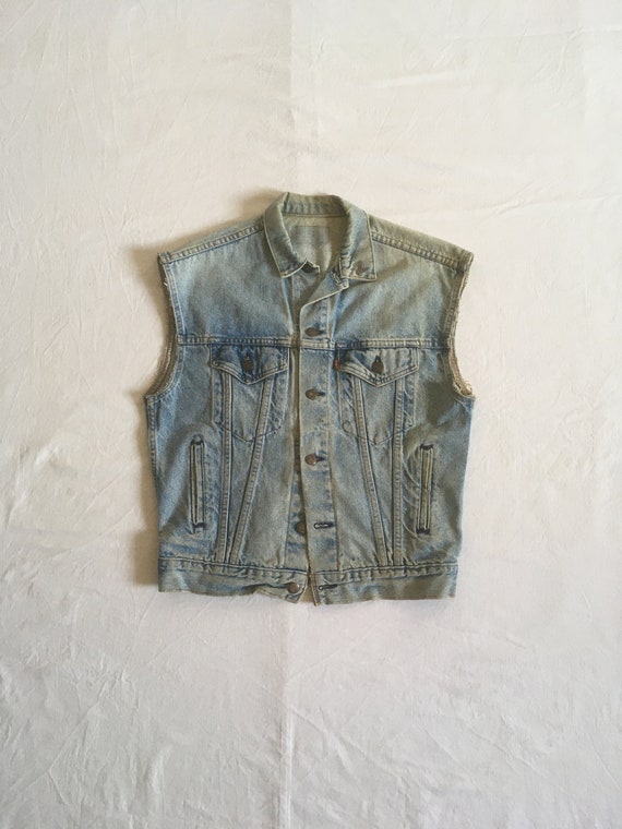 vintage 80s levis cut off jean jacket trucker ves… - image 2