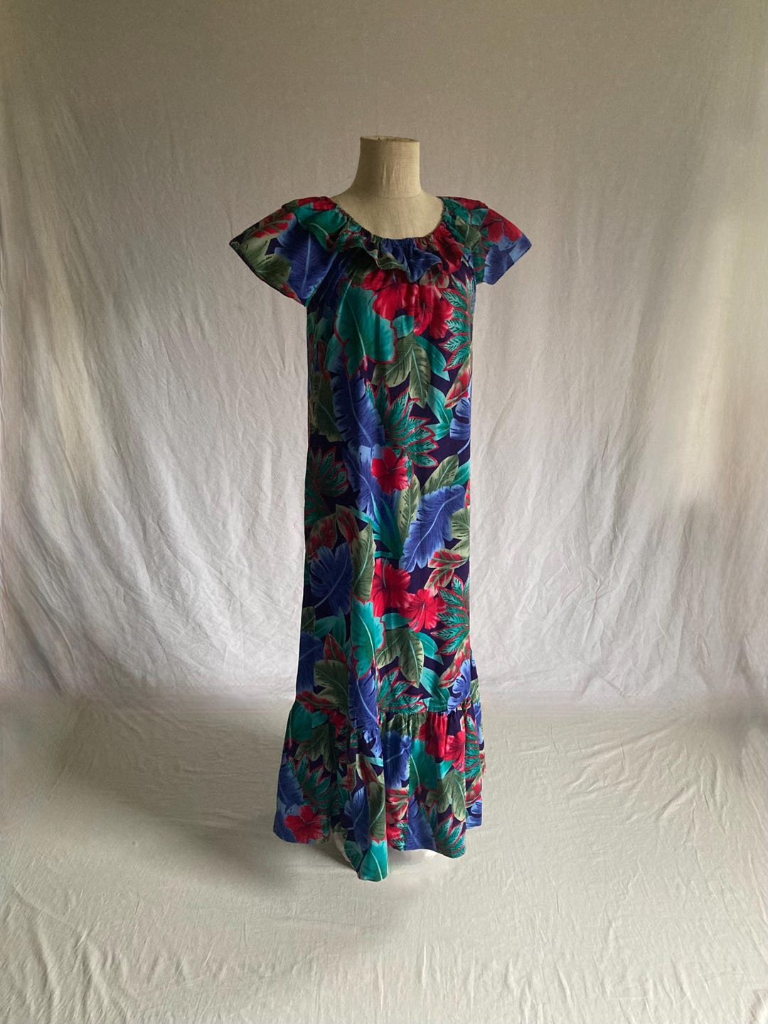Vintage 90s Hilo Hattie Muumuu Hawaiian Original Hibiscus Print Dress ...