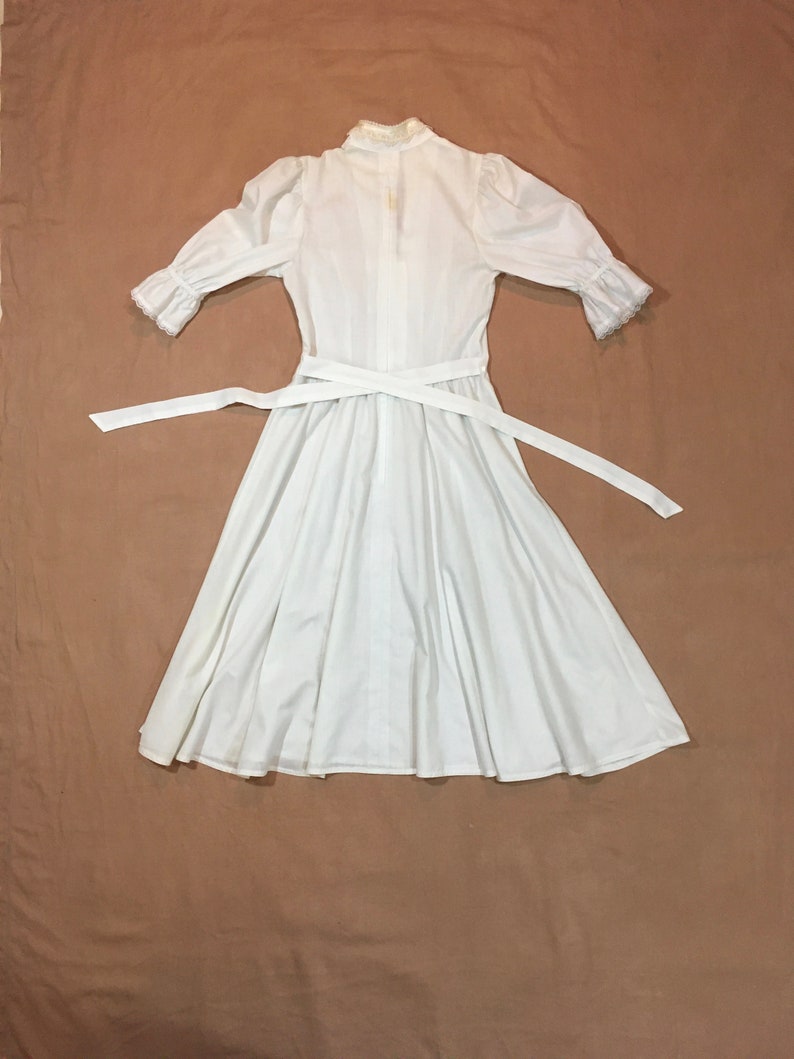 vintage 70s gunne sax high neck deep v zip back tie back white prairie dress