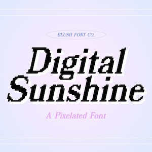 Op de afbeelding: Digital Sunshine, een gepixelde lettertype, in zwarte tekst op een lichtpaarse achtergrond. De tekst is in een vet, sans-serif lettertype.