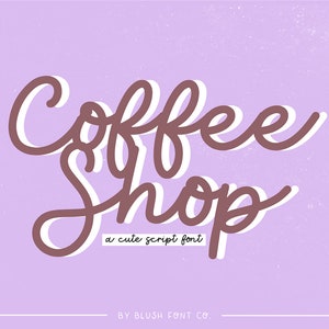 Può includere: Uno sfondo viola con testo bianco e marrone che dice "Coffee Shop" in un font corsivo. Il testo dice anche "a cute script font" e "BY BLUSH FONT CO."
