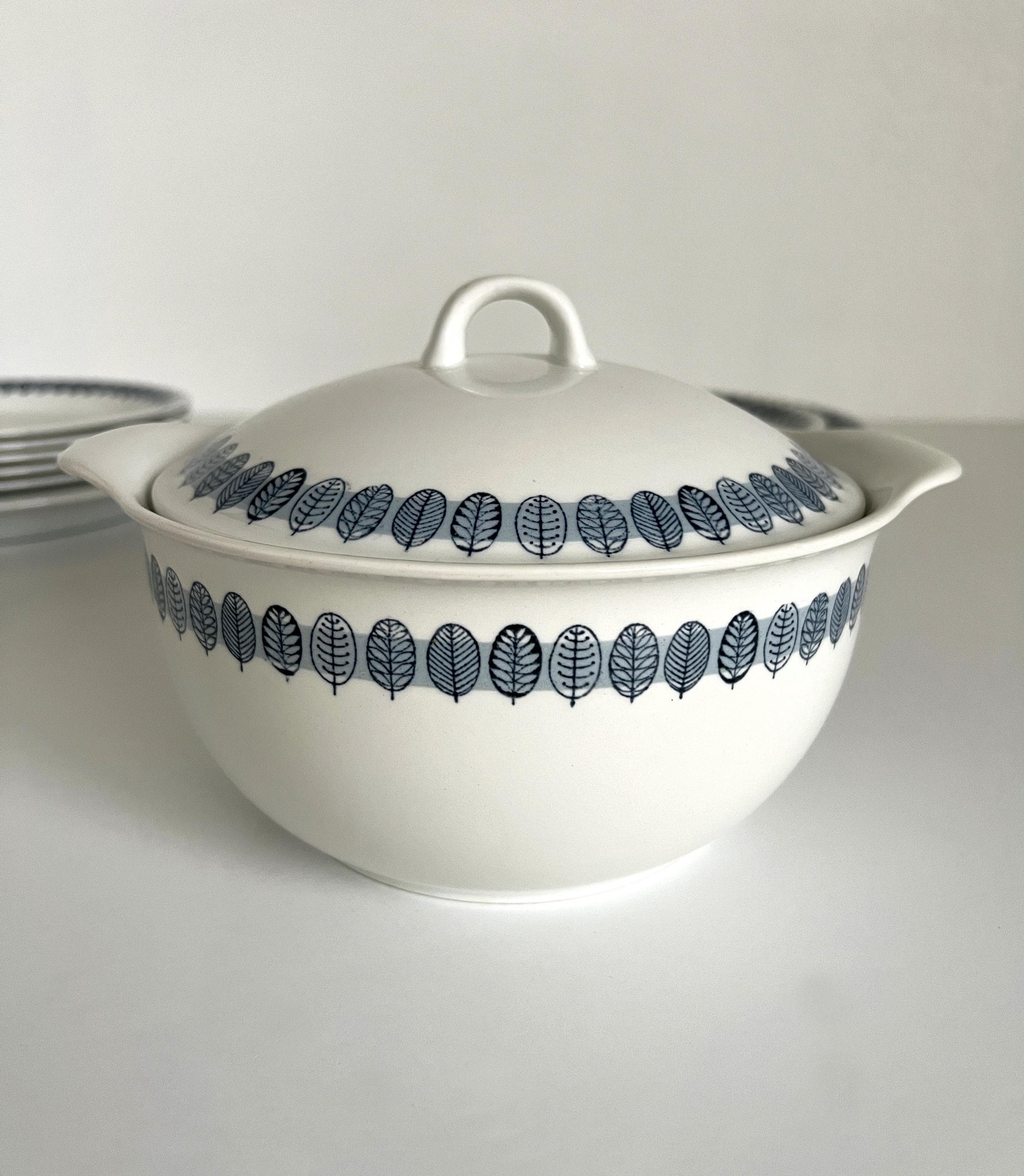 Arabia Finland Linnea Large Tureen Round Covered Vegetable Bowl