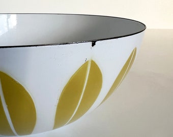 Cathrineholm Lotus Green White Enamel Bowl 11.25