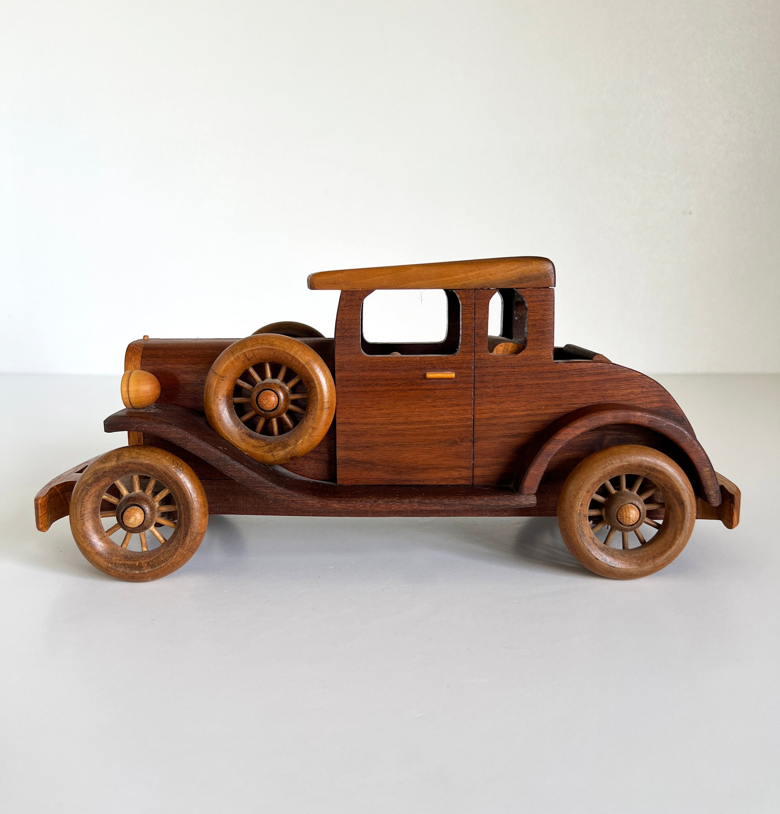 1930年代　希少　Ford V8 レトロ 置物 インテリア 1930 Ford 5 Window Coupe Wood Model Toy Car Vintage Solid Walnut