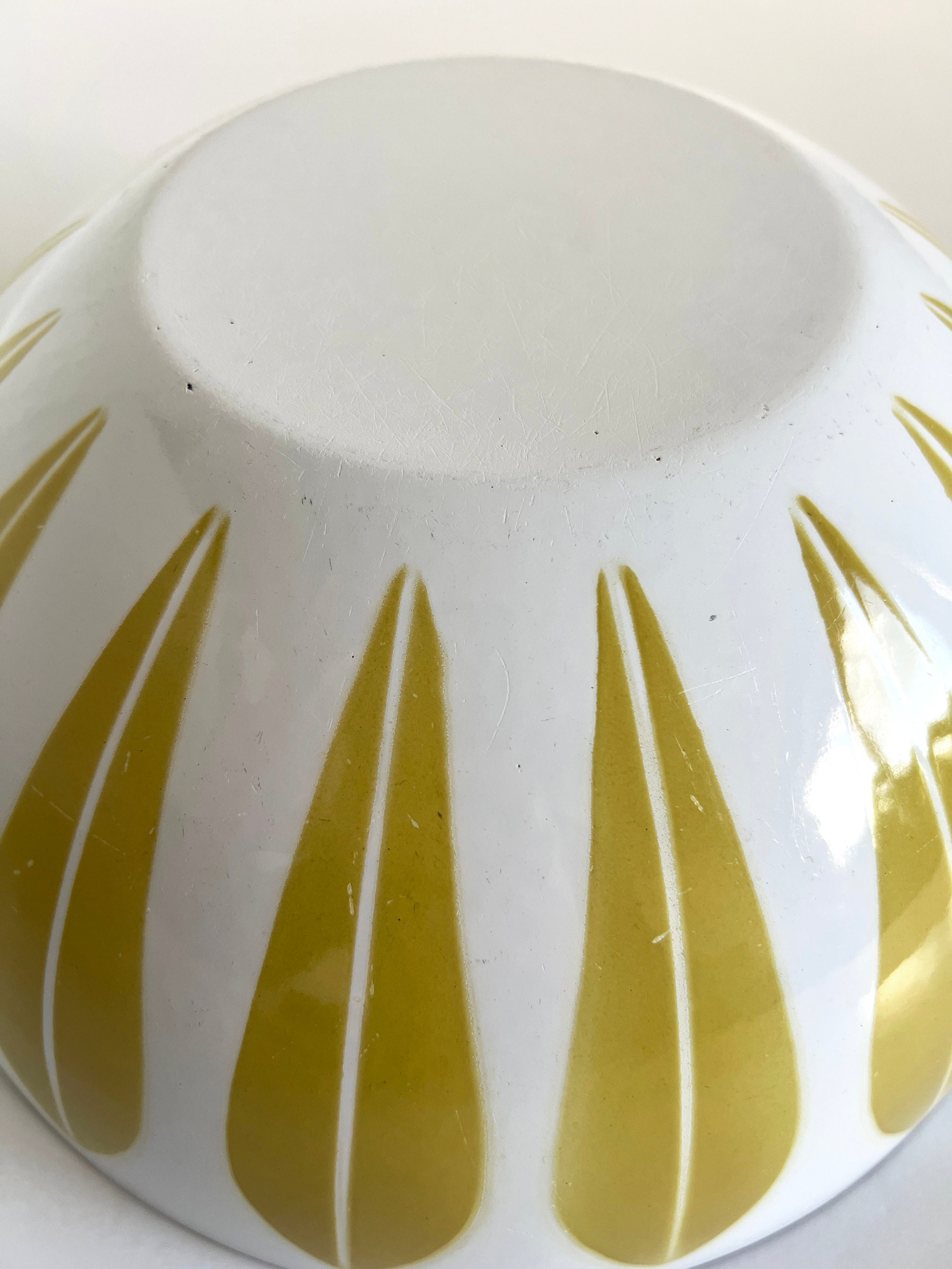 Cathrineholm Lotus Green White Enamel Bowl 11.25
