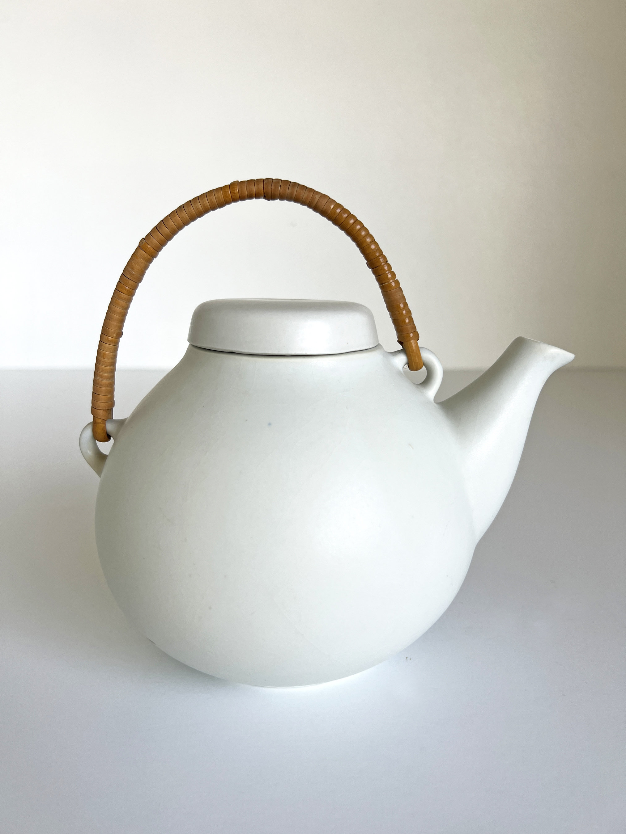 Arabia Finland GA3 White Matte Glaze Teapot Coffee Pot Ulla