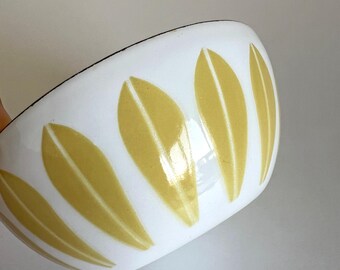 Cathrineholm Lotus Olive Green White Enamel Bowl 4