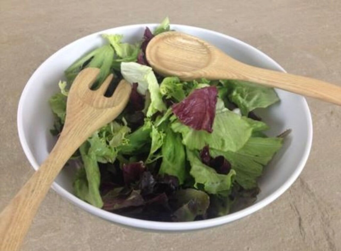 Los servidores de ensalada de madera establecen ceniza tallada | Etsy