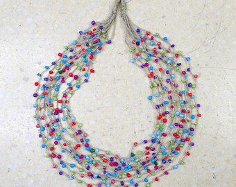 6298 zarte Halskette aus Leinen; Leinen und Glas; Statement-Halskette aus Leinen; bunte Halskette für den Sommer; Glasperlen; gelb, grün, blau