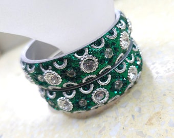 bv 144 prachtige glanzende vintage armband; mooi, smaragdgroen;