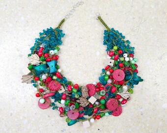 6279 green, red necklace; sea green; bib necklace; Chunky Necklaces; Multistrand necklace;