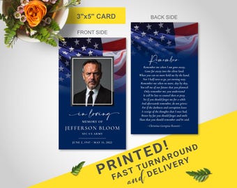 Puede incluir: Una tarjeta conmemorativa de 7,62 x 12,7 cm con fondo azul y una bandera estadounidense doblada. El anverso presenta una foto de un hombre con traje y corbata, con el texto "in loving memory of Jefferson Bloom SFC US Army June 2, 1947 - May 11, 2022". El reverso presenta un poema sobre recordar a alguien que ha fallecido.