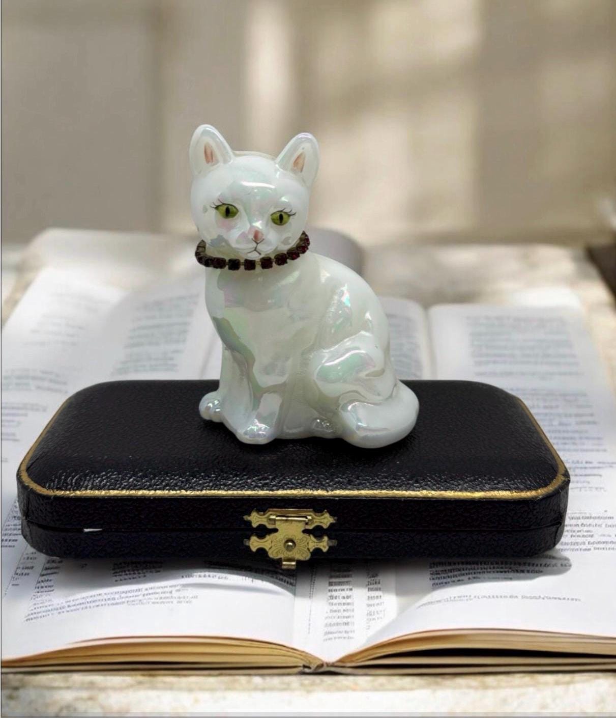 草むらで佇む猫 ヴィンテージ ステンドグラス レアモデル 丸型 ネコ アメリカ Vintage Glass Cat Figurine - Etsy