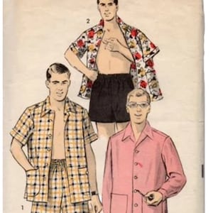 Puede incluir: Un patrón de costura vintage para camisas y pantalones cortos para hombres. El patrón incluye tres estilos diferentes: una camisa y pantalones cortos a cuadros, una camisa y pantalones cortos con estampado floral y una camisa y pantalones cortos de color rosa sólido. El patrón es de Advance, y el número de patrón es 8311.