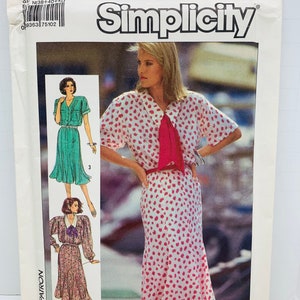 Simplicity 7510 Misses eller Petite Flirtig Skjortaklänning med Spetsad Kjol Sömnadsmönster Lös Passform Storlekar 10-12-14 Oklippt FF