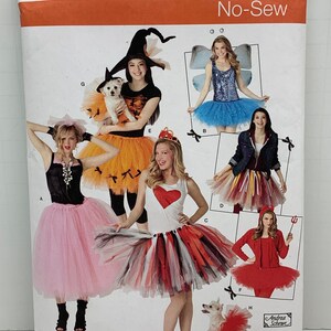 Könnte beinhalten: Simplicity No-Sew-Muster 2074 zum Nähen von sechs verschiedenen Tüllröcken. Das Muster enthält Anleitungen für ein Hexen-, Feen-, Teufels-, Königinnen- und zwei weitere Kostüme. Das Muster ist in Einheitsgröße.