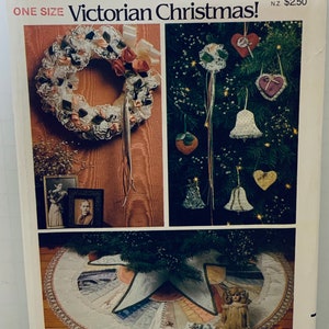 Vintage Christmas Craft Pattern Butterick 4013 Tree Skirt Kissing Ball Ornaments Wreath Card Holder UNCUT