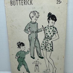 Può includere: Modello di cucito vintage per abbigliamento per bambini. Il modello è per un pigiama da ragazzo e un vestito da ragazza. Il modello è di Butterick ed è di taglia 6. Il modello costa 25 centesimi.