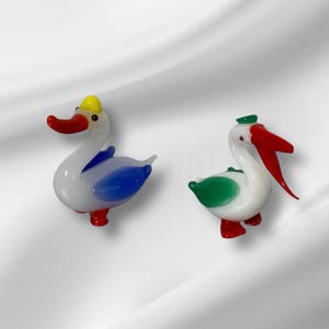 Delicados pájaros pelícanos en miniatura de vidrio artístico vintage de 1,25&quot; de alto