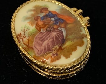 Vintage Pill Box Courting Couple Gold Tone Spring Closure Prevents Opening in Purse Fragonard Inspired Cameo Style