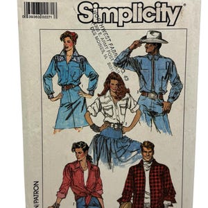 Op de afbeelding: Simplicity naaipatroon envelop met illustraties van denim-thema outfits. De envelop is gelabeld met "8178" en "SIZE XS". Het ontwerp bevat een barcode en de tekst "NORTHWEST FABRICO. 43".