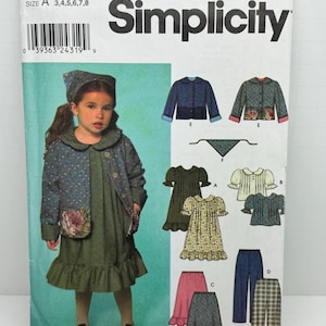 Könnte beinhalten: Simplicity Schnittmuster Nummer 9417, Größe A, 3, 4, 5, 6, 7, 8. Das Schnittmuster enthält Anleitungen zum Nähen eines Kleides, eines Rocks, einer Hose und einer Bluse. Das Schnittmuster ist mit einem jungen Mädchen illustriert, das ein grünes Kleid mit einer Jacke mit Blumendruck, einer weißen Bluse und einem weißen Stirnband trägt.