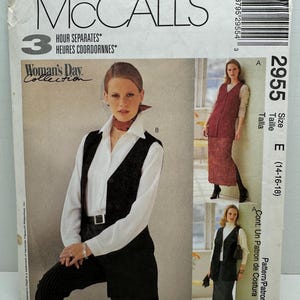 Może przedstawiać: Wzór szycia McCall's na kamizelkę i spódnicę dla kobiet. Wzór jest dla rozmiarów 14-16-18. Wzór nazywa się "Woman's Day Collection" i jest dla "Hour Separates".