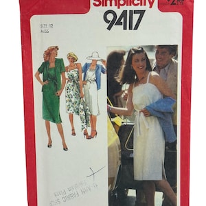 Könnte beinhalten: Vintage Simplicity Schnittmuster 9417, Größe 12 Miss. Die rot-weiße Verpackung zeigt Illustrationen von Damenkleidern und ein Foto einer Frau in einem weißen Kleid. Der Preis beträgt 2,25 $.