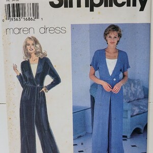 Puede incluir: Patrón de costura Simplicity número 9660 para un vestido maren. El patrón incluye dos estilos diferentes de vestido, uno con mangas largas y otro con mangas cortas. El patrón es para las tallas 6, 8 y 10.
