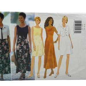 Może przedstawiać: Wzór szycia na cztery różne sukienki. Wzór jest dla rozmiarów 6-8-10 i pochodzi od Butterick Classics. Sukienki są w różnych stylach, w tym sukienka z kwiatowym nadrukiem, sukienka w kratę, jednokolorowa pomarańczowa sukienka i biała sukienka z dżinsową kurtką.