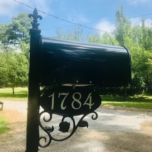 Classic Mailbox (Large with Fleur de Lis Top)